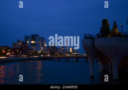 Little Island Park di New York City di notte. Foto Stock