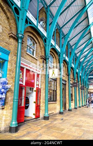 Benjamin Pollocks Toy Shop al Covent Garden Market, Londra, Regno Unito Foto Stock