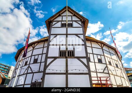 Shakespeare's Globe Theatre ricostruzione del teatro originale Elizabethan Globe Theatre per cui William Shakespeare ha scritto le sue opere, Londra, Regno Unito Foto Stock
