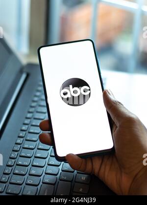 American Broadcasting Company o logo abc sull'immagine dello schermo del telefono. Foto Stock