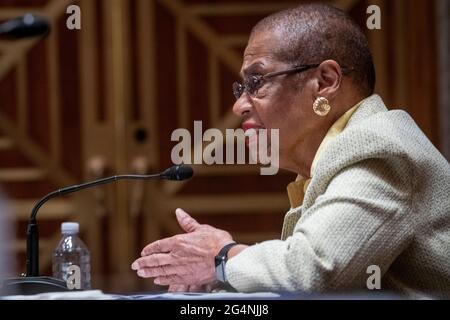 Washington, Stati Uniti d'America. 22 Giugno 2021. Il DelegateEleanor Holmes Norton (democratico del Distretto di Columbia) appare durante un'audizione del Senato della Commissione sulla sicurezza interna e gli affari governativi per esaminare lo stato della D.C., nell'edificio degli uffici del Senato Dirksen a Washington, DC, martedì 22 giugno 2021. Credit: Rod Lamkey/CNP/Sipa USA Credit: Sipa USA/Alamy Live News Foto Stock