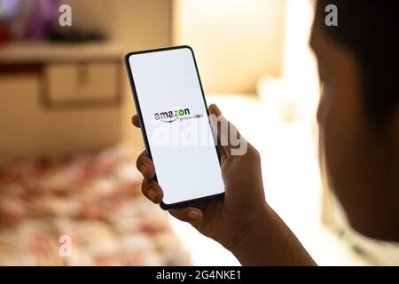 Logo Amazon prime video sull'immagine stock dello schermo del telefono. Foto Stock