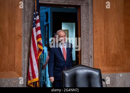 L'ex senatore degli Stati Uniti Joseph I. Lieberman (indipendente dal Connecticut) arriva per una commissione del Senato sulla sicurezza interna e gli affari governativi audizione per esaminare la D.C. statehood, nel Dirksen Senato edificio ufficio a Washington, DC, Martedì, 22 giugno 2021. Credito: Rod Lammey/CNP /MediaPunch Foto Stock