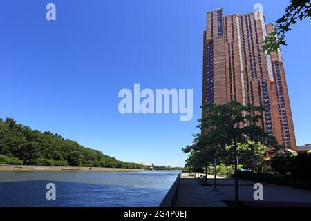Harlem River lungo il Roberto Clemente state Park Bronx, New York City Foto Stock