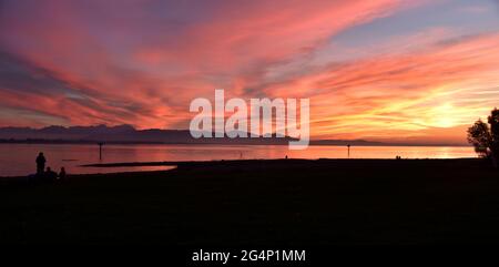 Il tramonto notturno sul lago di Costanza, Austria Foto Stock