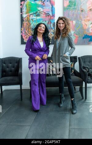 Nach Sicht, Vernissage, Larissa Kerner, Malerin, Tochter von NENA , Nissi OK, Galeristin, 22.06.2021 Foto Stock