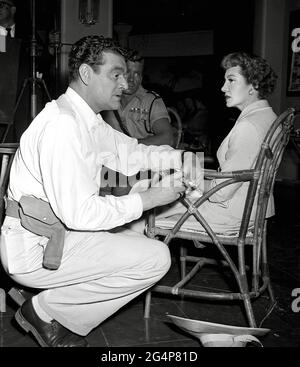 Jack Hawkins, Claudette Colbert, 'The Planters Wife' (1952) United Artists / file Reference n. 34145-242THA Foto Stock