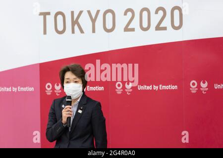 (210623) -- TOKYO, 23 giugno 2021 (Xinhua) -- Hashimoto Seiko, presidente del Comitato organizzatore di Tokyo dei Giochi Olimpici e Paralimpici (Tokyo 2020), interviene durante la riunione del Consiglio esecutivo di Tokyo 2020 a Tokyo, Giappone, il 18 febbraio 2021. (Yamazaki Yuichi/piscina via Xinhua) Foto Stock