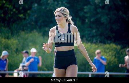 Swedish pole vaulter Armand Duplantis sorella Johanna Duplantis compete in pole vault ai Danderyd Games di Stoccolma, Svezia 20 giugno 2021 Foto: Henrik Isaksson / TT / kod 2838 Foto Stock