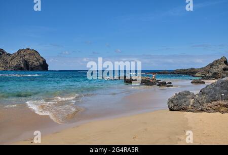 Formazioni rocciose di Calheta sulla spiaggia di Porto Santo Foto Stock
