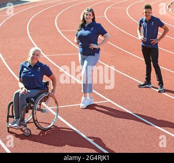 Hannah Cockroft MBE (a sinistra), Hollie Arnold MBE (al centro) e Thomas Young durante l'annuncio della squadra di atletica para al Centro di atletica ad alte prestazioni della Loughborough University. Data immagine: Mercoledì 23 giugno 2021. Foto Stock