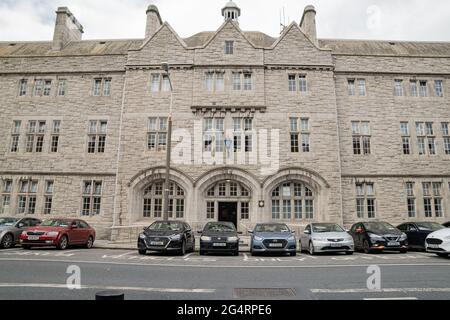 Dublino, Dublino, Irlanda, 11 giugno 2021.Pearse Street Garda Station vista frontale Foto Stock