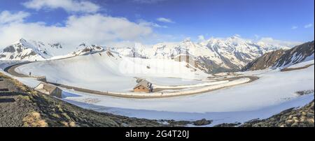 Vista panoramica da Fuscher Törl alla strada alpina di Großglockner Foto Stock
