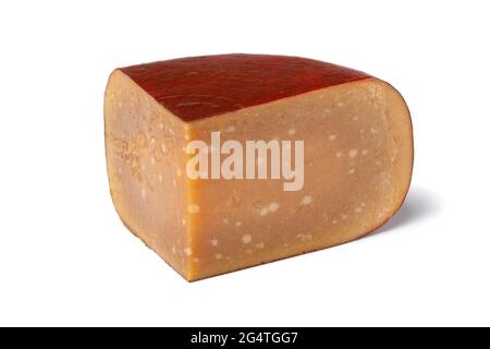 Cuneo di vecchio formaggio olandese maturo di pecora isolato su sfondo bianco Foto Stock