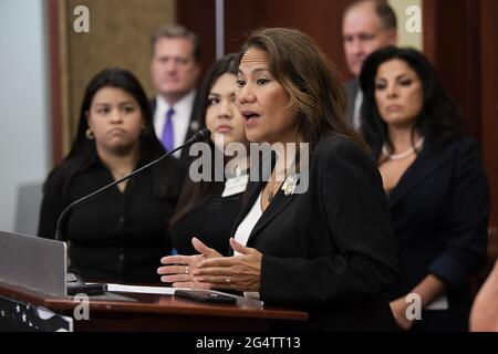 Washington, quartiere della Columbia, Stati Uniti. 23 Giugno 2021. LA congresswoman STATUNITENSE VERONICA ESCOBAR (D-TX) (destra) accanto alla famiglia VANESSAÃS MAYRA (centro) e LUPE GUILLEN (sinistra) con i co-leads della Camera parla durante una conferenza stampa sulla Vanessa Guillen Military Justice Improvement and Improving Prevention Act, oggi il 23 giugno 2021 a HVC/Capitol Hill a Washington DC, USA. Credit: Lenin Nolly/ZUMA Wire/Alamy Live News Foto Stock