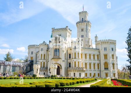 Vista panoramica del castello di Hluboka a Hluboka nad Vltavou, Repubblica Ceca Foto Stock