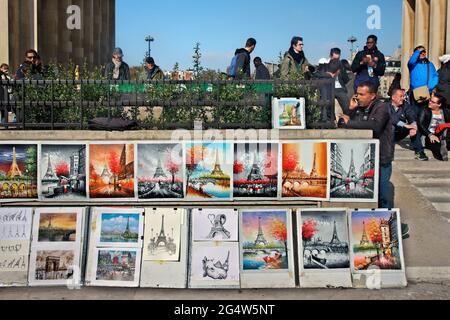 Artista di strada a Palais de Chaillot e i giardini del Trocadero, Parigi, Francia. Foto Stock