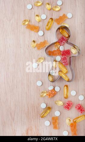 selezione di supplementi giornalieri e vitamine per i bambini Foto Stock