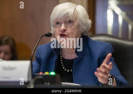 Washington, Stati Uniti. 23 Giugno 2021. Il Segretario del Tesoro Janet Yellen testimonia del bilancio 2022 per il Dipartimento del Tesoro presso una sottocommissione del Senato sui servizi finanziari e l'audizione del Governo Generale presso il Campidoglio degli Stati Uniti a Washington, DC mercoledì 23 giugno 2021. Foto in piscina di Shawn Thew/UPI Credit: UPI/Alamy Live News Foto Stock