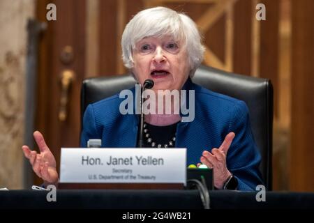 Washington, Stati Uniti. 23 Giugno 2021. Il Segretario DEL Tesoro DEGLI STATI UNITI Janet Yellen testimonia durante un'audizione della sottocommissione per gli stanziamenti del Senato per esaminare la richiesta di bilancio dell'anno fiscale 2022 per il Dipartimento del Tesoro di Capitol Hill, a Washington, DC, USA, il 23 giugno; 2021. (Foto di Pool/Sipa USA) Credit: Sipa USA/Alamy Live News Foto Stock