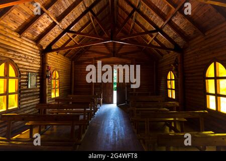 All'interno di una piccola cappella chiamata 'Santuario Nuestra Señora de las Nieves' situata nei pressi della centrale idroelettrica di Futaleufú, nella provincia di Chubut, Foto Stock