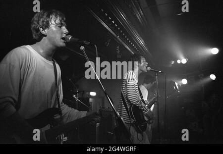 Steve Cradock e Simon Fowler di Ocean Color Scene si esibiscono a Esquires, Bedford, Regno Unito, il 2 dicembre 1990. Foto Stock