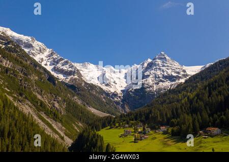 Una vista panoramica sulla catena montuosa delle Alpi Ortler, la parete di ghiaccio di Trafoi, l'Alto Adige, l'Italia, l'Europa Foto Stock