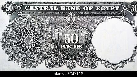 Vecchia banconota da 50 cinquanta piasters egiziani numero anno 1966, firmato Ahmed Zendo , non più circolato, retro d'epoca, banconota da Old Egyptian Money Unite Foto Stock