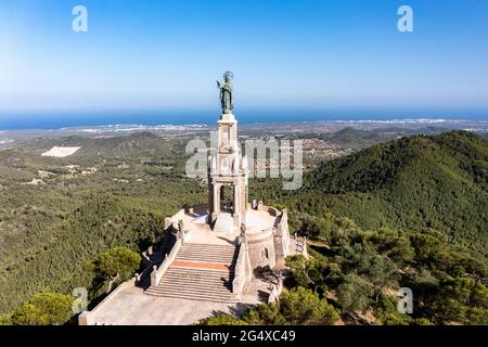 Spagna, Isole Baleari, Elicotteri vista del monumento a Gesù Cristo nel Santuario di Sant Salvador Foto Stock