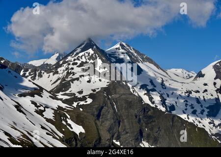 Impressionen von der Grossglockner Hochalpenstrasse mit möchten Berge der österreichischen Alpen Foto Stock