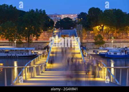 FRANCIA, PARIGI (75013), PONTE DI SIMONE-DE-BEAUVOIR (ARCHITETTO: DIETMAR FEICHTINGER) Foto Stock