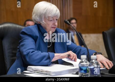 Il Segretario DEL Tesoro DEGLI STATI UNITI Janet Yellen testimonia durante un'audizione della sottocommissione per gli stanziamenti del Senato per esaminare la richiesta di bilancio dell'anno fiscale 2022 per il Dipartimento del Tesoro di Capitol Hill, a Washington, DC, USA, il 23 giugno; 2021. Foto di Shawn Thew/Pool/ABACAPRESS.COM Foto Stock