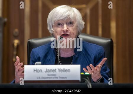 Il Segretario DEL Tesoro DEGLI STATI UNITI Janet Yellen testimonia durante un'audizione della sottocommissione per gli stanziamenti del Senato per esaminare la richiesta di bilancio dell'anno fiscale 2022 per il Dipartimento del Tesoro di Capitol Hill, a Washington, DC, USA, il 23 giugno; 2021. Foto di Shawn Thew/Pool/ABACAPRESS.COM Foto Stock