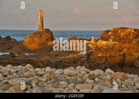 FRANCIA, FINISTERE (29), ILE D'OUESSANT, FARO DI NIVIDIC E PERN POINT Foto Stock