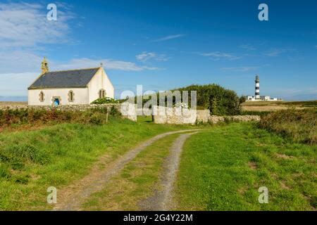 FRANCIA, FINISTERE (29), ILE D'OUESSANT, NOTRE-DAME DE BON VOYAGE CAPPELLA E CREACA'H FARO Foto Stock