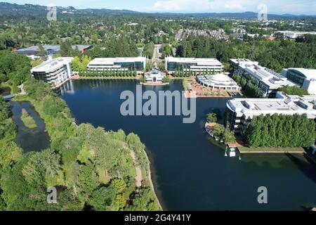 Una vista aerea della sede centrale Nike World, mercoledì 23 giugno 2021, a Beaverton, OREA. Foto Stock