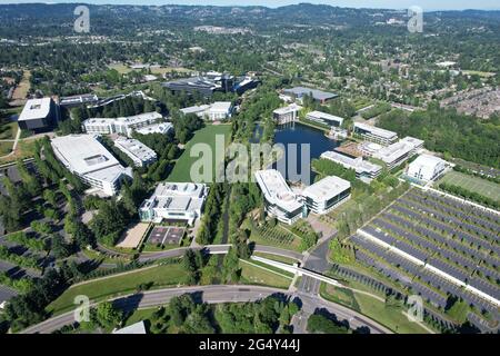 Una vista aerea della sede centrale Nike World, mercoledì 23 giugno 2021, a Beaverton, OREA. Foto Stock