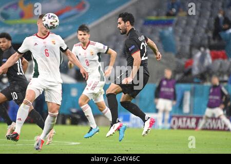 Da sinistra a destra Willi ORBAN (HUN), Ilkay GUENDOGAN (Gundogan, GER), duelli, azione, Fase di gruppo, turno preliminare gruppo F, partita M36, Germania (GER) - Ungheria (HUN) 2-2, il 23 giugno 2021 a Muenchen/Germania, Arena di calcio (Alliianz Arena). Football EM 2020 dal 06/11/2021 al 07/11/2021. Foto Stock