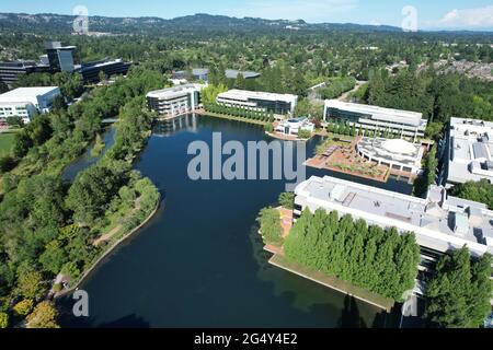 Una vista aerea della sede centrale Nike World, mercoledì 23 giugno 2021, a Beaverton, OREA. Foto Stock