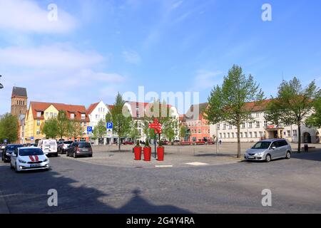Maggio 14 2021 - Anklam/Germania: Vita di piccola città in primavera Foto Stock