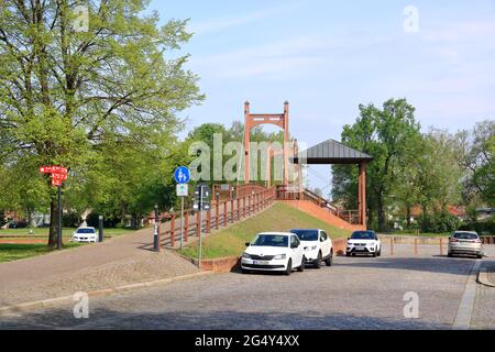 Maggio 14 2021 - Anklam/Germania: Piccolo porto industriale in primavera Foto Stock