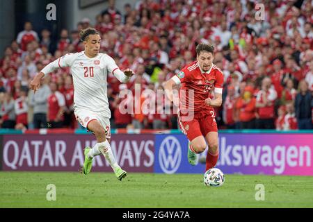 Da sinistra a destra Yussuf Yurary POULSEN (DEN), daal KUZYAEV (RUS), duelli, azione, fase di gruppo, Turno preliminare gruppo B, partita M27, Russia (RUS) - Danimarca (DEN) 1: 4, il 21 giugno 2021 a Copenaghen / Danimarca . Football EM 2020 dal 06/11/2021 al 07/11/2021. Â Foto Stock