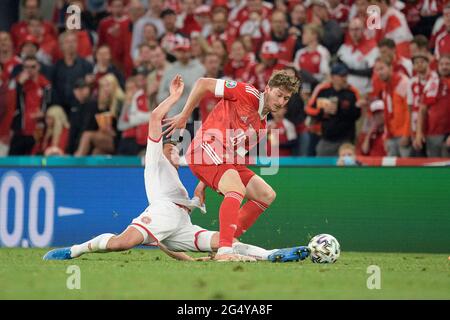 Thomas DELANEY, l. (DEN) graetscht versus Alexey MIRANCHUK (Aleksei) (RUS), duelli, azione, palco di gruppo, turno preliminare gruppo B, partita M27, Russia (RUS) - Danimarca (DEN) 1: 4, il 21 giugno 2021 a Copenaghen/Danimarca. Football EM 2020 dal 06/11/2021 al 07/11/2021. Â Foto Stock