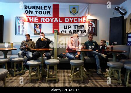 Folla allo stadio Turf Moor del Burnley Football Club a Lancashire, Inghilterra. Foto Stock