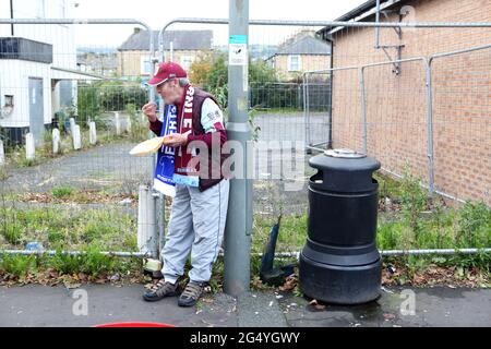 Folla allo stadio Turf Moor del Burnley Football Club a Lancashire, Inghilterra. Foto Stock