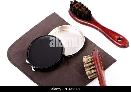 stile di vita, scarpa, stivale, marrone, pulizia, abbigliamento, classico, scarpe, cura, pelle, pulizia, pulizia, pasta, spazzola, pulizia scarpe, donna, uomo, scatola Foto Stock