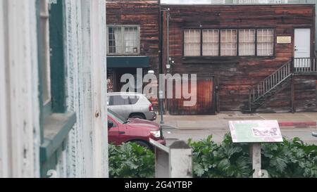 Monterey, California USA - 13 Dic 2020: Cannery Row punto di riferimento turistico. Ed Ricketts Pacific laboratori biologici, legno vecchio edificio storico, John Foto Stock