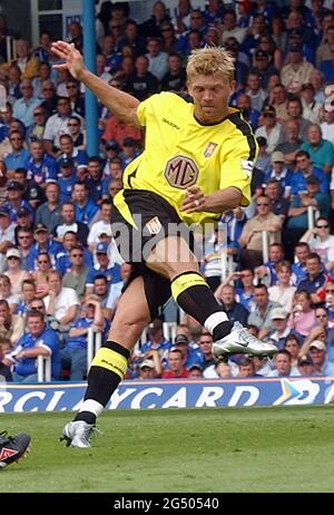 PORTSMOUTH V ASTON VILLA 16-08-03 MARCUS ALLBACK PIC MIKE WALKER, 2003 Foto Stock