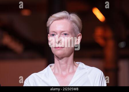 Roma, Italia. 24 Giugno 2021. Attrice e performer inglese Tilda Swinton a Roma (Foto di Matteo Nardone/Pacific Press) Credit: Pacific Press Media Production Corp./Alamy Live News Foto Stock