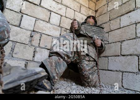 Manichini armeni in catene nel Trophy Park, Baku, Azerbaigian. 16.06.21 Foto Stock